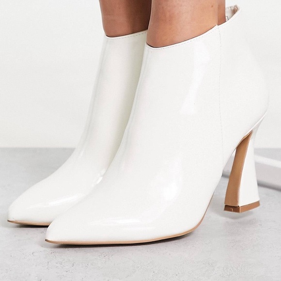 NWT-URBAN REVIVO SZ-10 WHITE FAUX LEATHER BOOT w RETRO HEEL / EURO-40 - Picture 1 of 5